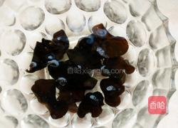 芹菜木耳的做法图解2