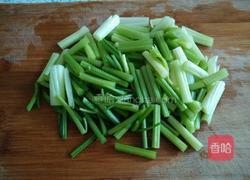 香芹牛肉丝的做法图解1