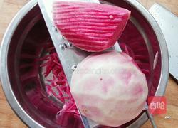 凉拌红心萝卜的做法图解1