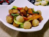 鱼丸鱼豆腐炒时蔬的做法[图]