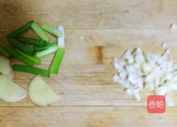 蒜蓉油闷虾的做法图解2