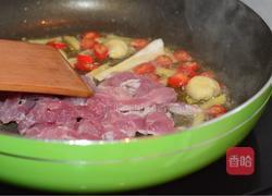 杏鲍菇小炒肉的做法图解2