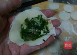 韭菜鸡蛋虾仁饺子的做法图解10