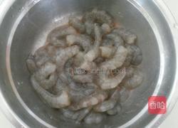 芹菜虾仁的做法图解1