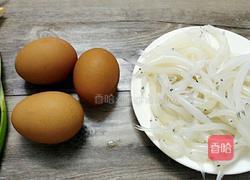 鸡蛋银鱼羹的做法图解1