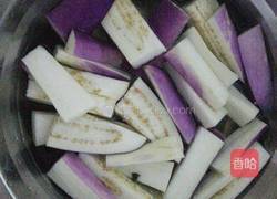 咸蛋黄茄子的做法图解1