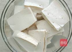 浇汁豆腐的做法图解1