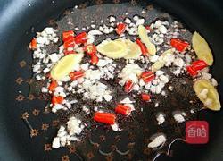 西芹炒鱿鱼的做法图解4