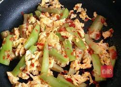 剁椒丝瓜炒鸡蛋的做法图解7
