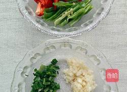 豆瓣酱爆鱿鱼的做法图解2