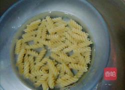 鲜虾意面的做法图解1