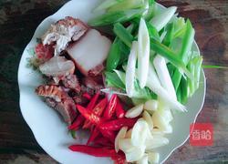 葱爆猪肉的做法图解1