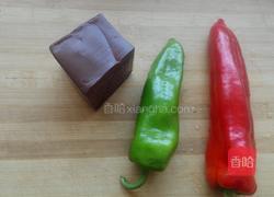 辣椒炒猪血的做法图解1