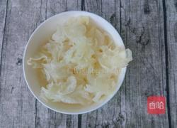 莲子雪耳百合糖水的做法图解3