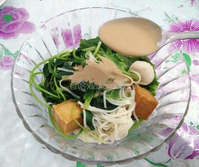 放四勺麻酱。