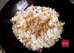 葱香火腿肠蛋炒饭的做法图解17