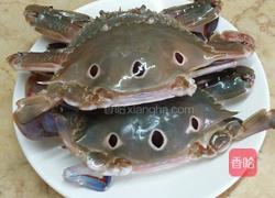 葱姜炒花蟹的做法图解1