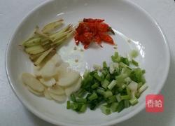 葱姜炒花蟹的做法图解2
