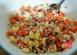 五彩咸蛋糯米的做法图解2