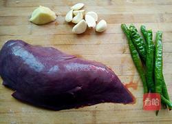 青椒炒猪肝的做法图解1