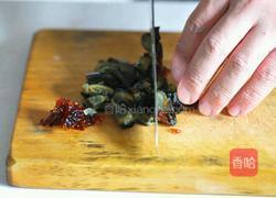 皮蛋拌豆腐的做法图解2