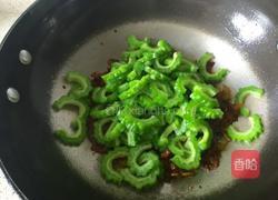 腊肉炒苦瓜的做法图解7