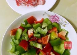 青紅椒炒牛肉的做法圖解2
