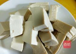 猪血炒豆腐的做法图解1
