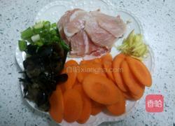 猪肉炒胡萝卜的做法图解2
