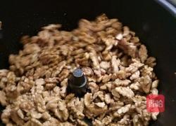 挂霜核桃的做法图解3