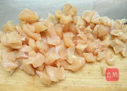 鸡肉丸子黄瓜汤的做法图解2