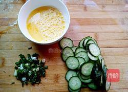 黄瓜面条的做法图解2