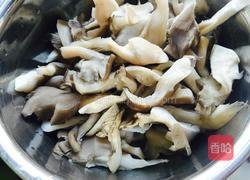 平菇鸡蛋的做法图解1