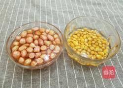 黄豆花生炖猪蹄的做法图解2