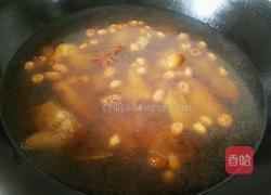 黄豆花生炖猪蹄的做法图解8