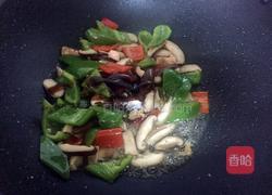香菇炒青椒的做法图解6