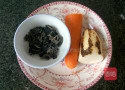 胡萝卜木耳炒山药的做法图解1