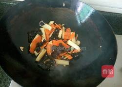 胡萝卜木耳炒山药的做法图解4