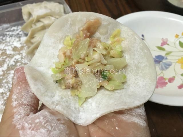 可以多少包一點馅,吃起來才口感飽滿。