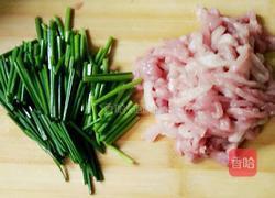 韭菜花炒肉丝的做法图解2