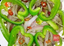 洋葱炒青椒的做法图解3