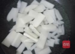 白菜炒年糕的做法图解3