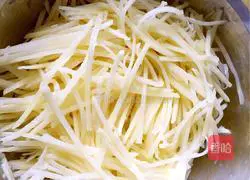 Illustration of how to make potato pancakes 1