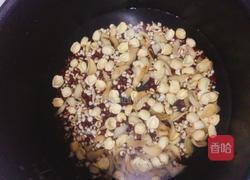 薏米百合莲子粥的做法图解2