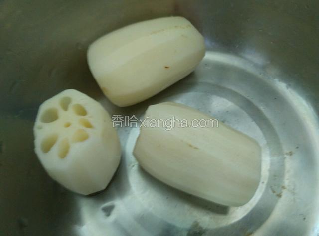 准备莲藕（也可不要，个人喜欢。加了莲藕口感更好）