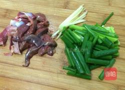 炒鸡肝的做法图解1