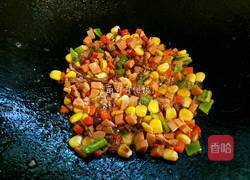 五彩火腿炒饭的做法图解5
