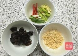 虾皮炒丝瓜的做法图解2