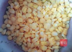 甜玉米小炒胡萝卜的做法图解2