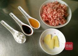 油炸小肉丸的做法图解1